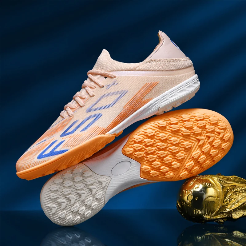 Heren voetbalschoenen voor op de grond en voor buiten, geschikt voor het gazon.