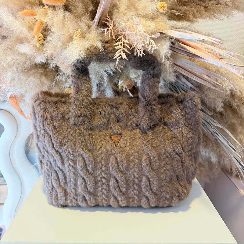 GUESS ILDE FAUX FUR BAG W6BZ14W4361 - A12M BROWN
