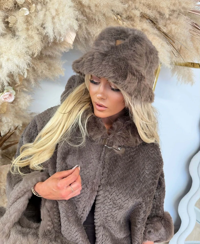 GUESS ILDE FAUX FUR HAT W6BZ12W4359 - A12M BROWN