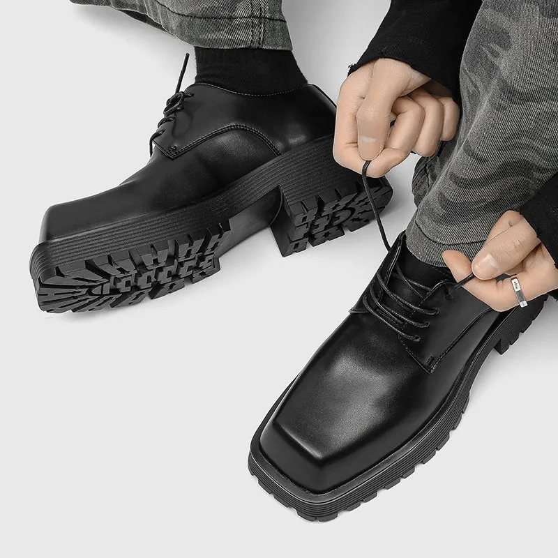 Klassieke heren derby schoenen in zwart, geschikt voor zakelijke gelegenheden.