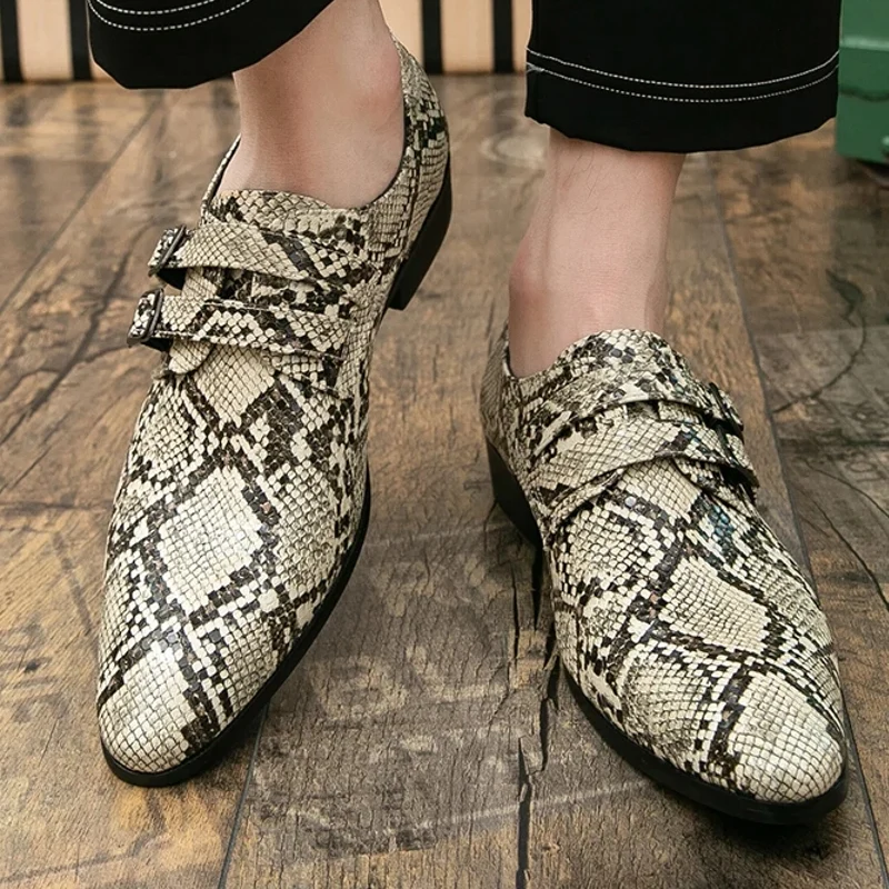 Stijlvolle herenschoenen met slangenprint en casual look
