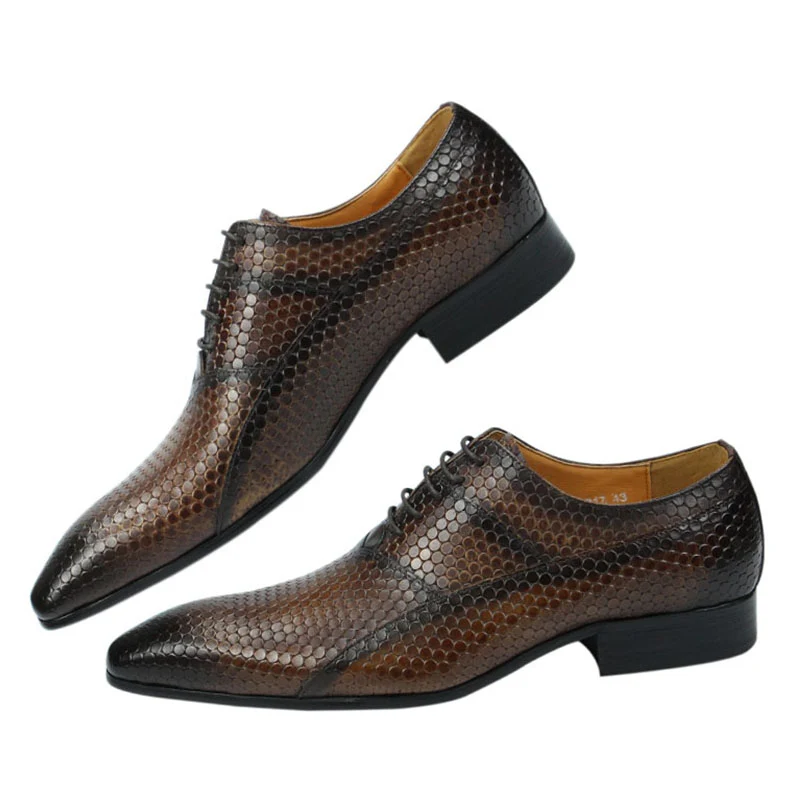 Retro zakelijke, prachtige gesneden jurk, kantoor Oxfords schoenen