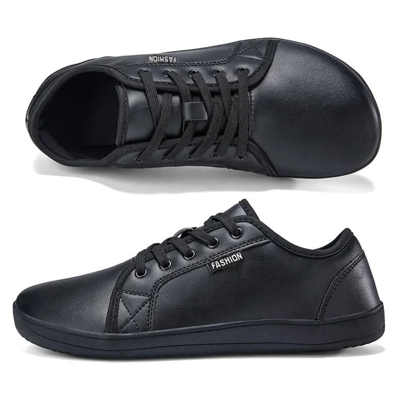Minimalistische herenschoenen met brede neus, comfortabele leren sneakers.