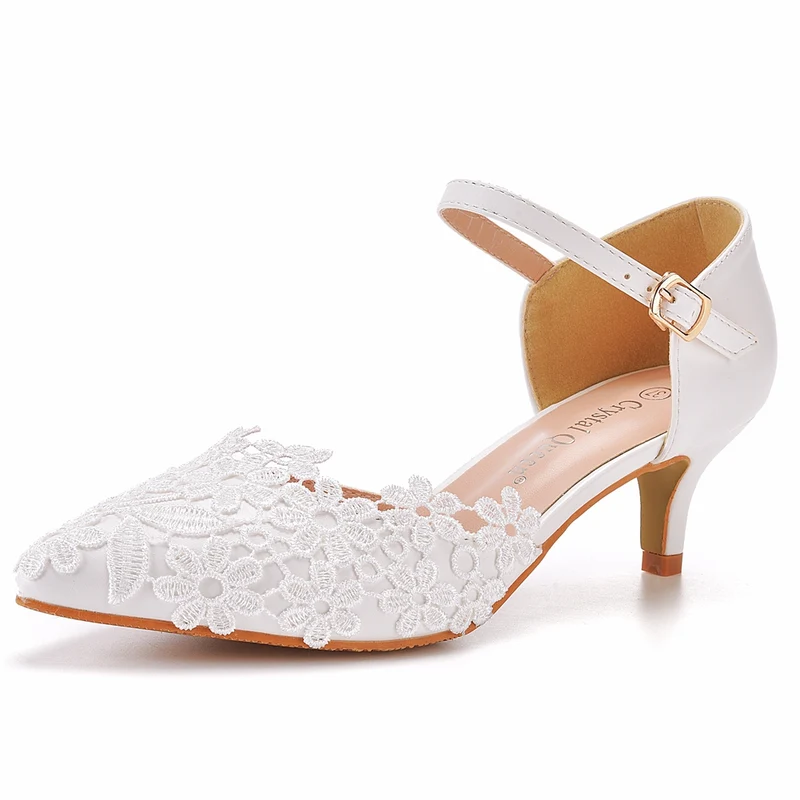 Witte kanten dames pumps met spitse neus voor feestjes