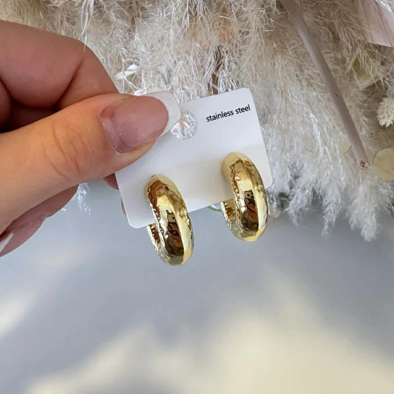 BIG HOOP EARRING - GOLD