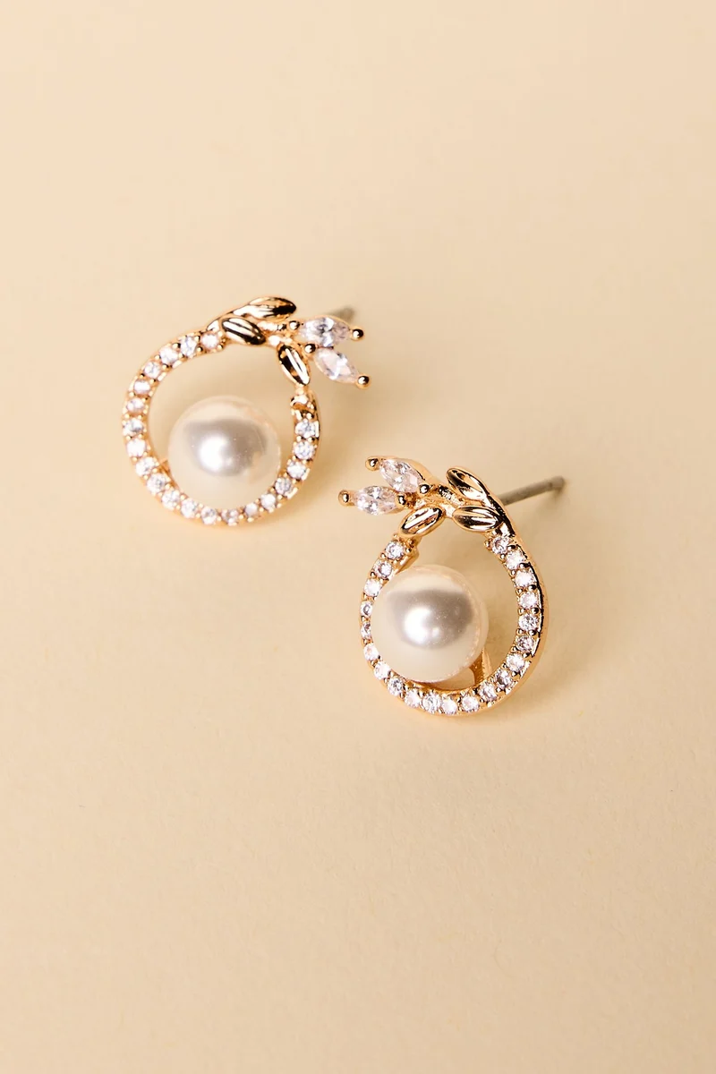 Pearl Center Crystal Circle Earrings