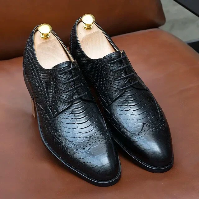 Klassieke herenschoenen in zwart leer met vleugeltip derby in Italiaanse stijl