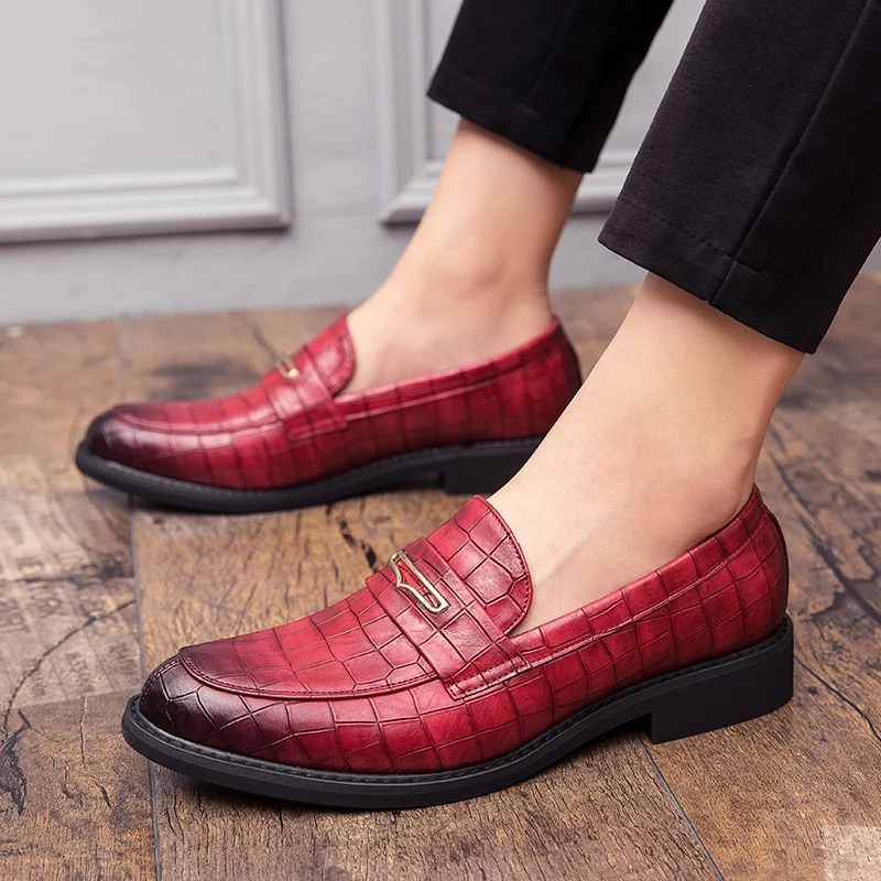 Rode puntige schoen, loafers, clubschoenen