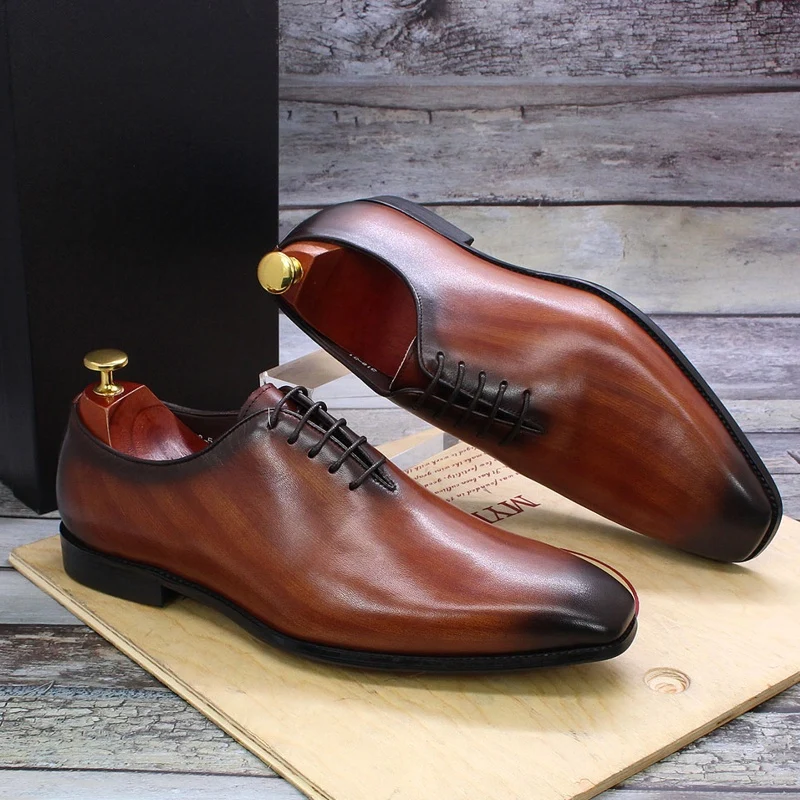 Bruine formele schoenen