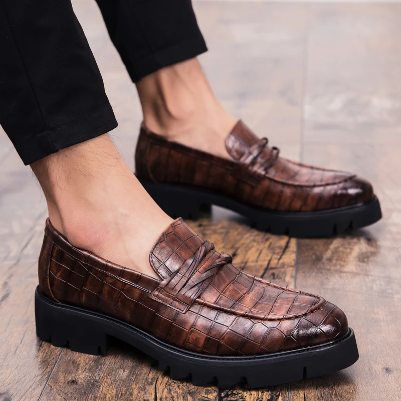 Mode bruine retro schoenen slip op heren loafers