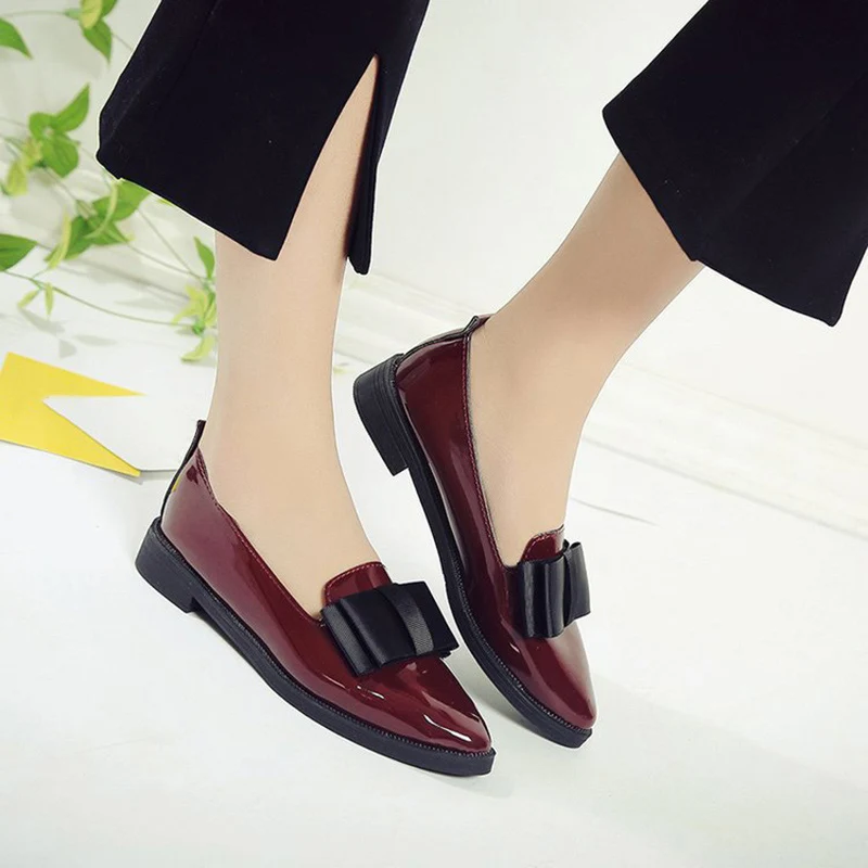 Platte schoenen met dikke hak